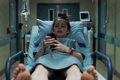 On Christmas Eve, I lay waiting for surgery at a Las Vegas hospital — my mother shouted, “don’t ruin our plans, the Elton John tickets are already bought,” my father called me a “burden,” and they refused to watch my twins. After the surgery, there were 27 missed calls, but it was all too late.